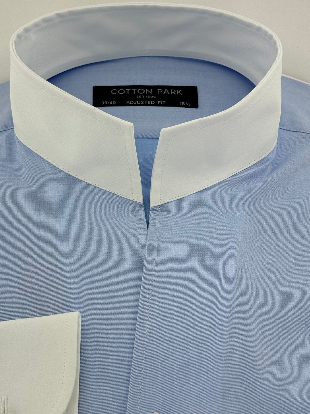 Chemise col blanc bleu ciel col droit ouvert