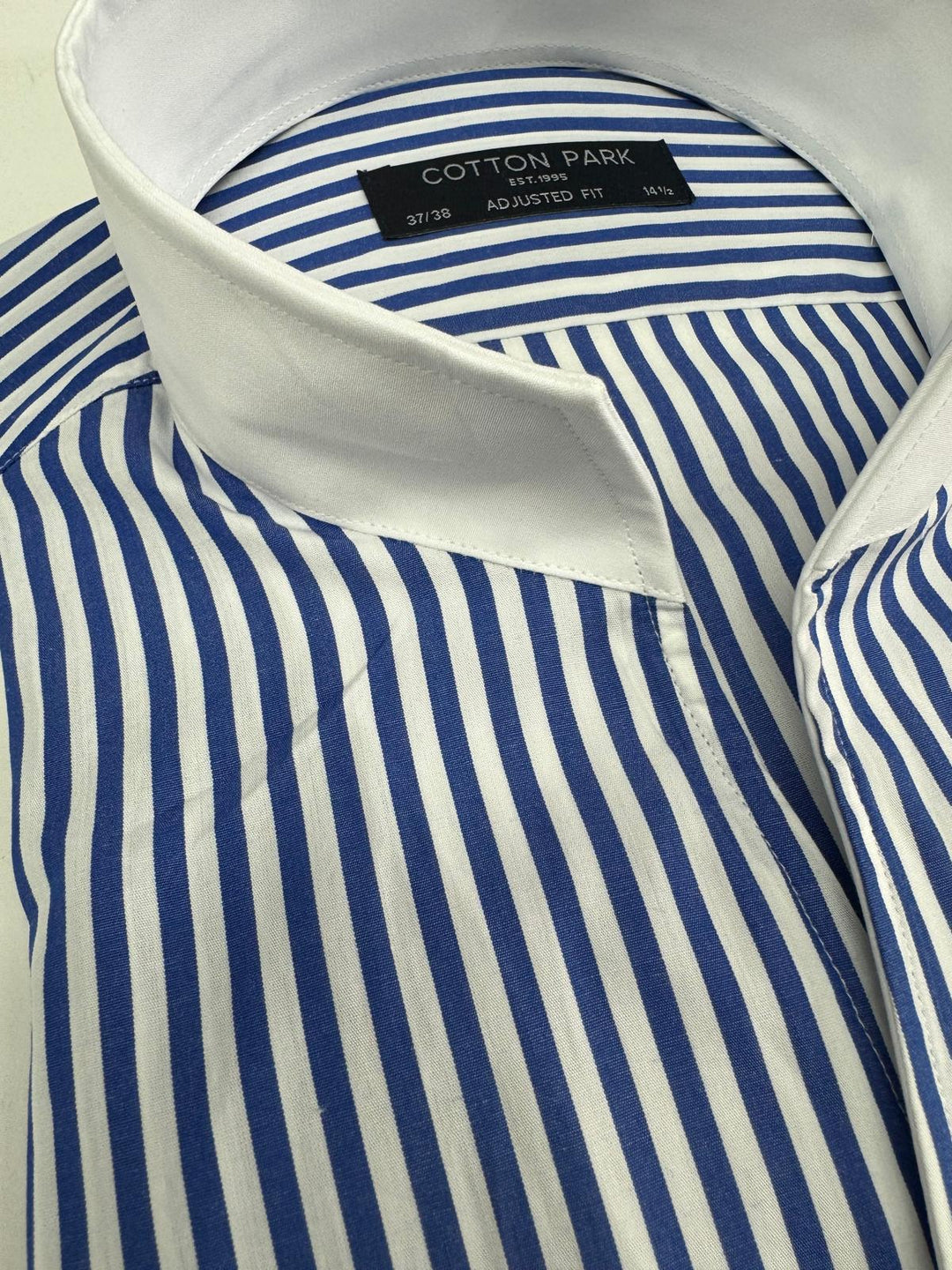 Chemise col blanc rayures bleues col droit ouvert