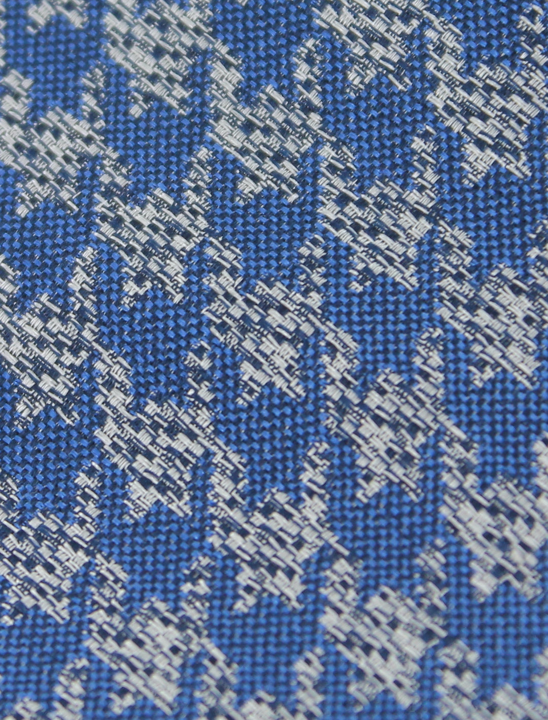 Cravate à motifs bleus et gris